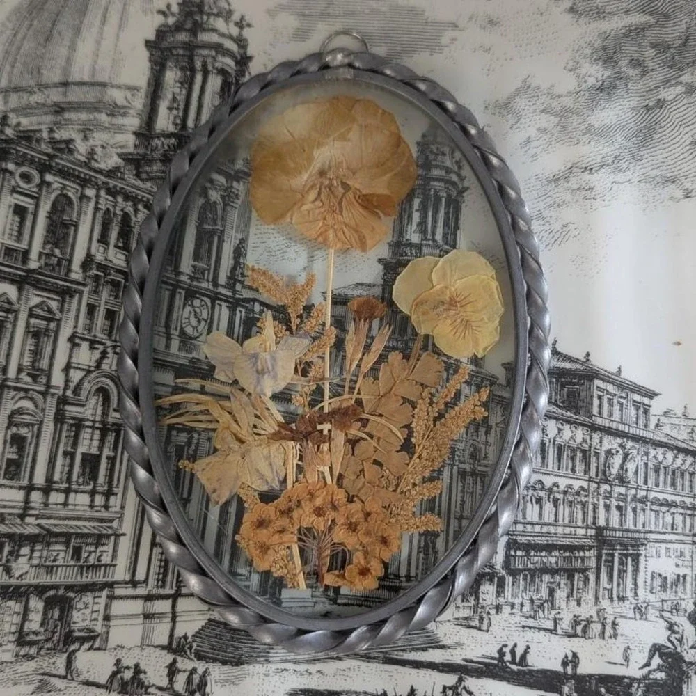 Vintage Pressed Flower Convex Glass Oval Wall Art Silver Frame 7x4.5